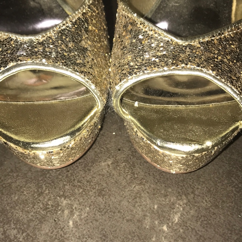 Shoes - Picture 7 of 8